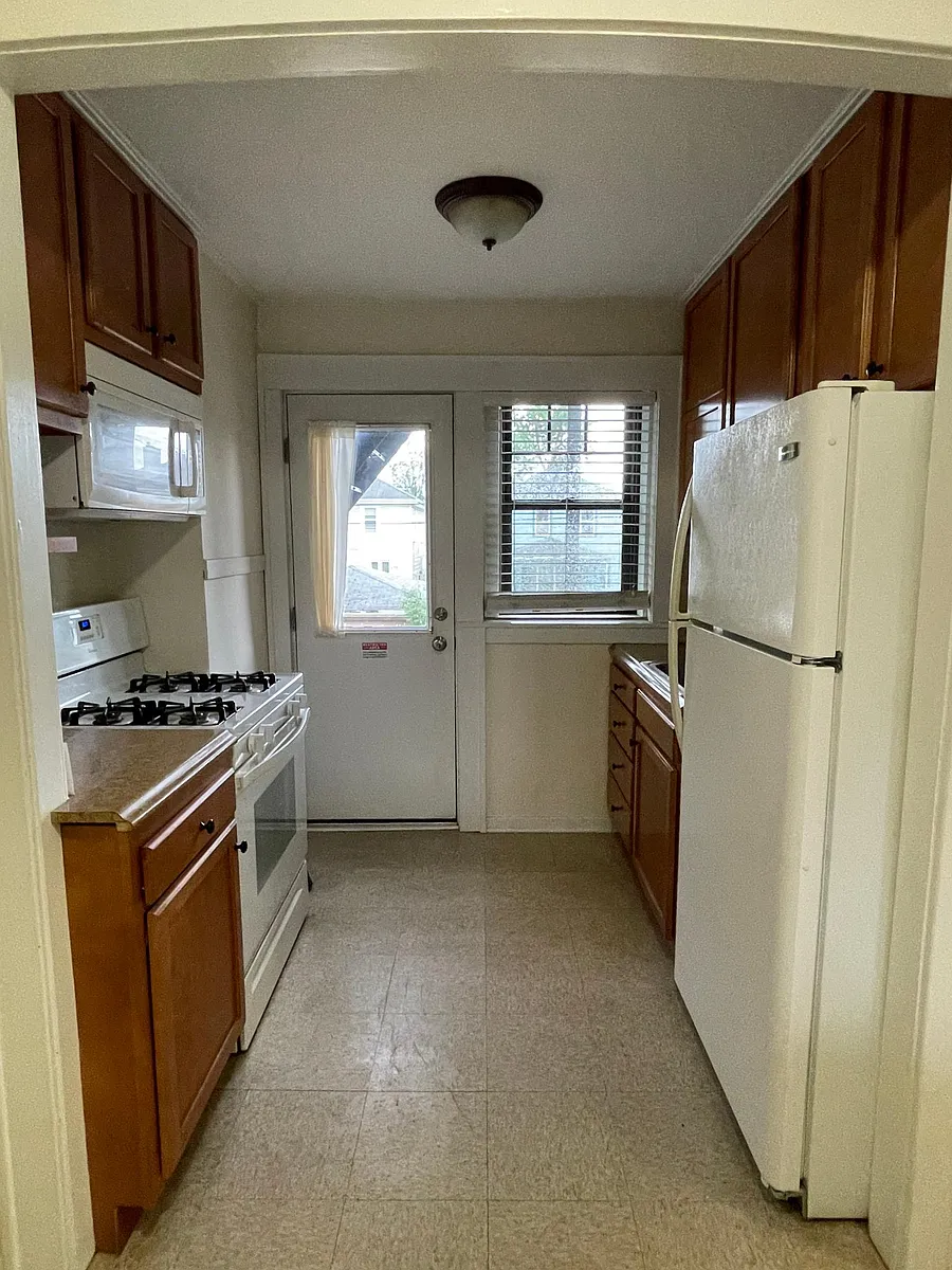 Building Photo - 1060 Kenmore Ave #5