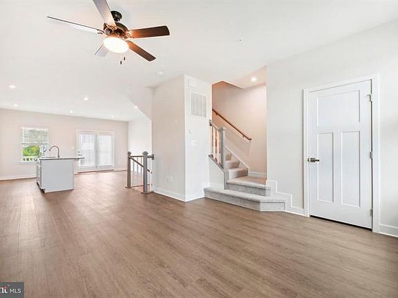 4th image of 3012 Strasbaugh Dr
