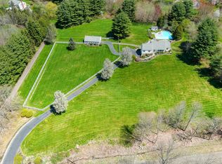 271 Quassapaug Rd, Woodbury, CT 06798