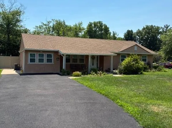 1001 Jeffrey Dr, Southampton, PA 18966