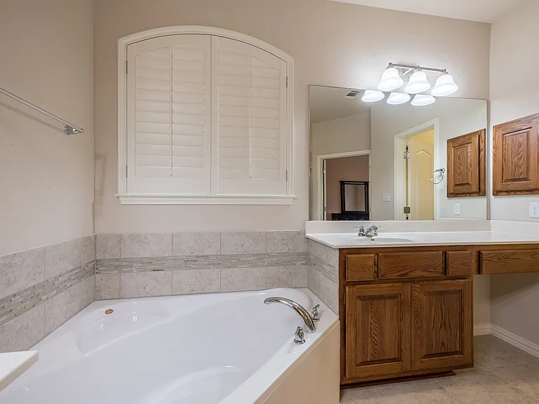 165 Lady Bird Ln — Photo 32