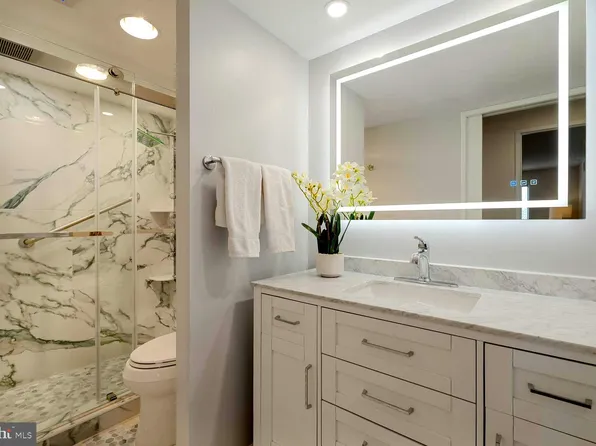 5904 Mount Eagle Dr APT 412, Alexandria, VA 22303