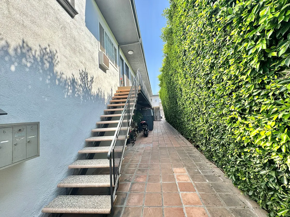 Building Photo - mat50