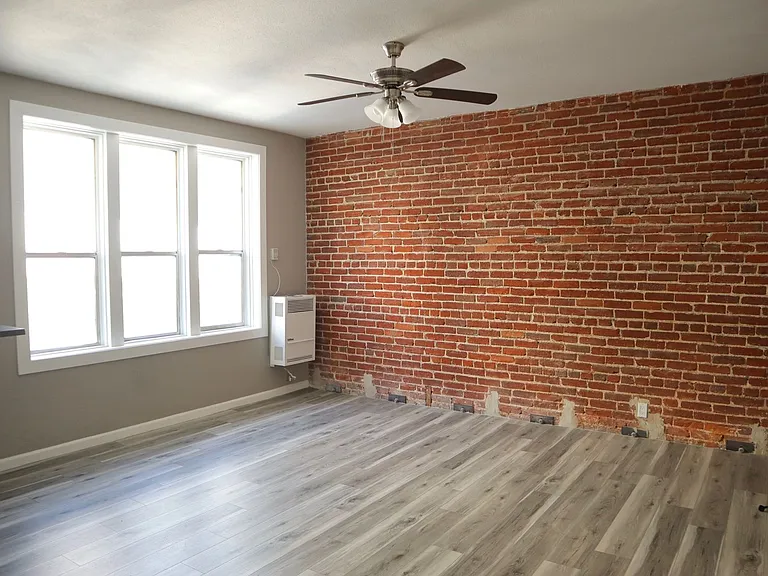 St. Charles Studio Apartments — Photo 5