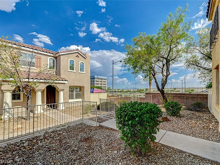 6600 Biltmore Garden St — Photo 51