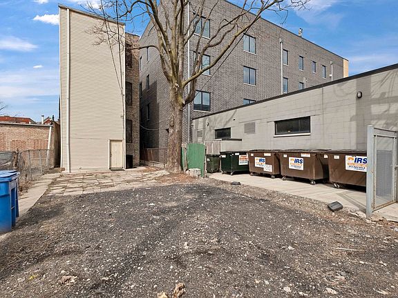 4th image of 1015 N California Ave