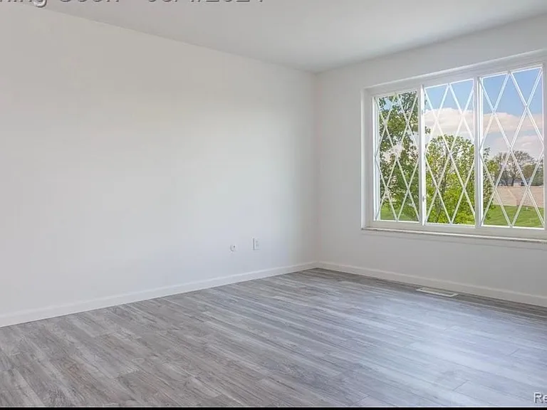 8724 Common Rd — Photo 18