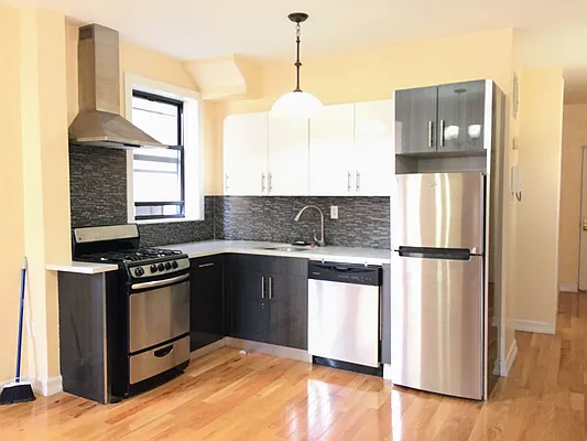 Rented by Uptown Flats LLC | media 7