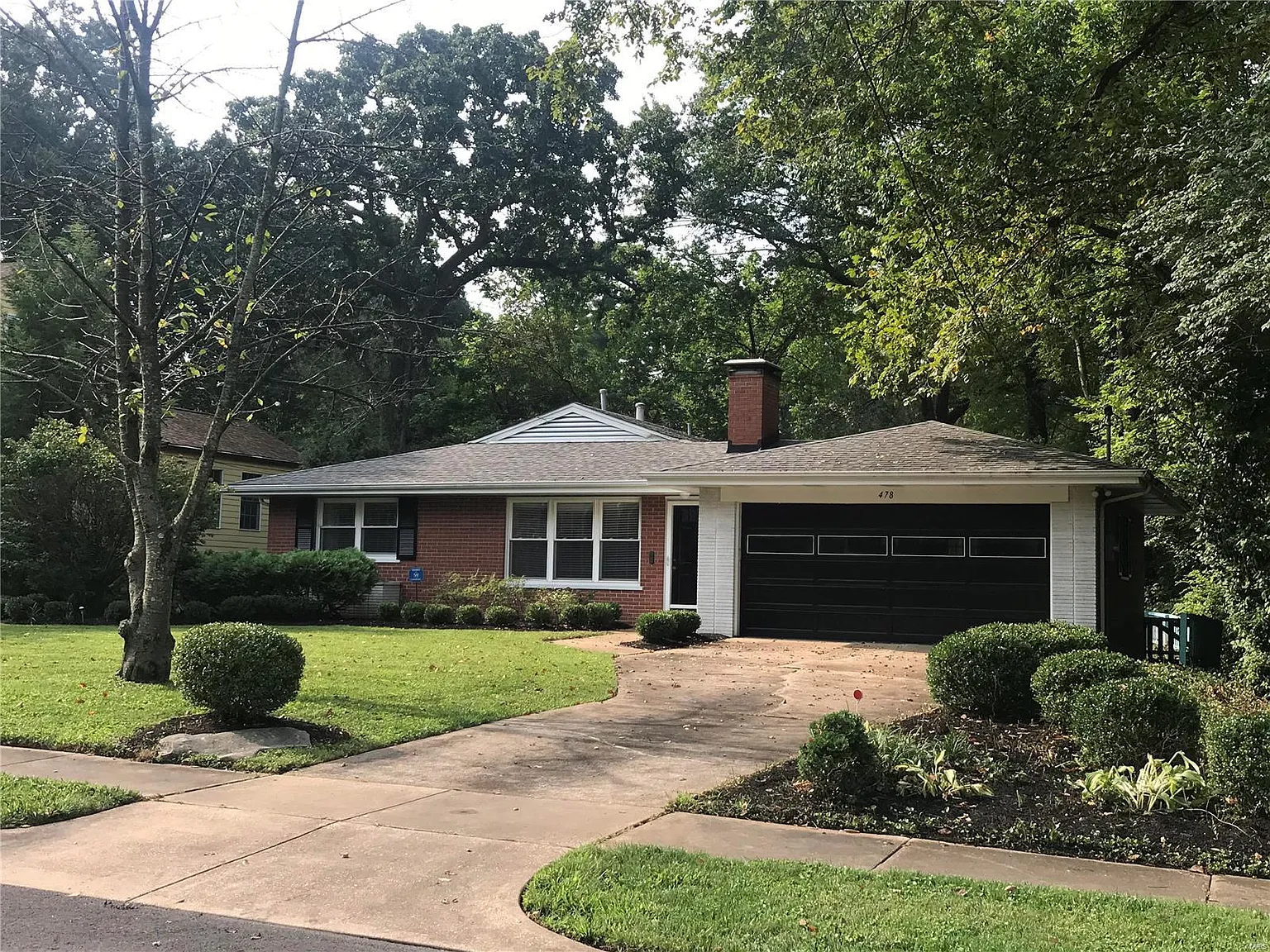 478 Algonquin Pl photo 1