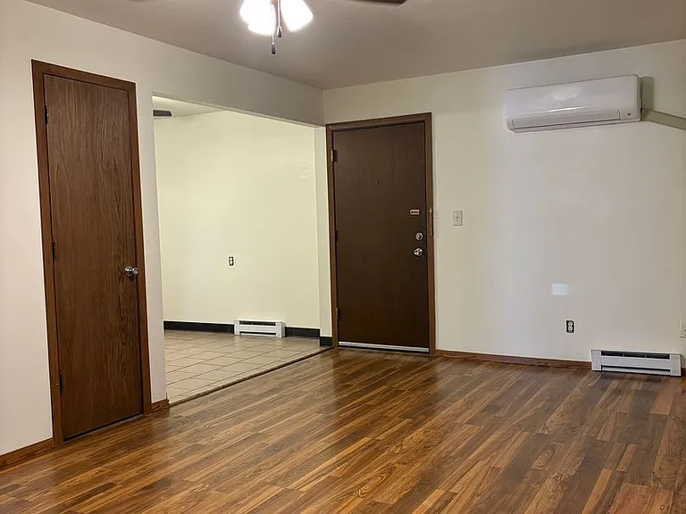 4651 Governors Dr — Photo 13