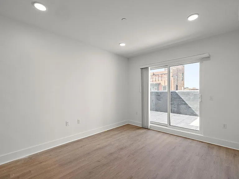 801 N Market St — Photo 11