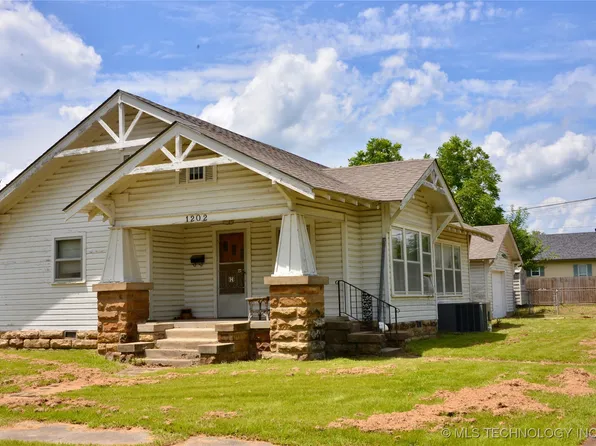1202 W Broadway St, Henryetta, OK 74437