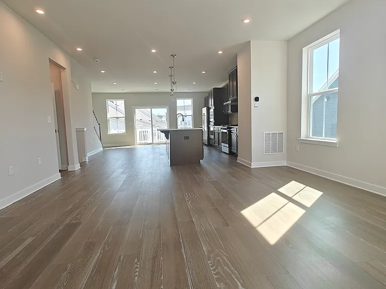 108 S Durham Dr — Photo 11