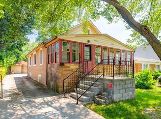 8644 Nightingale St, Dearborn Heights, MI 48127