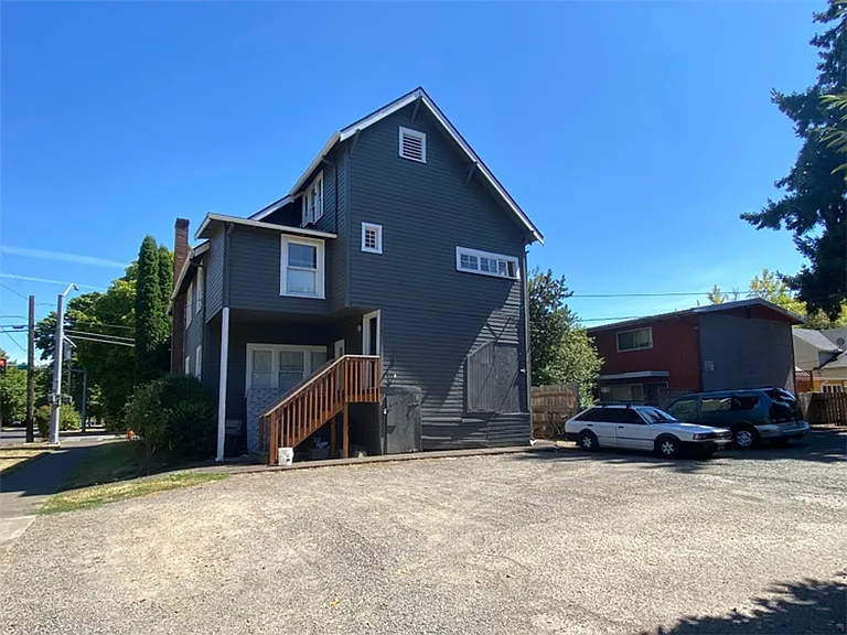 9th240 — Photo 18