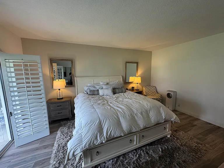 289 Vista Royale Cir W — Photo 15