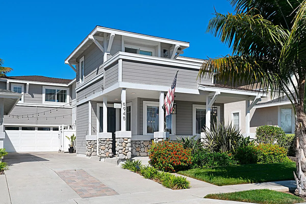 6945 Catamaran Dr — Photo 1