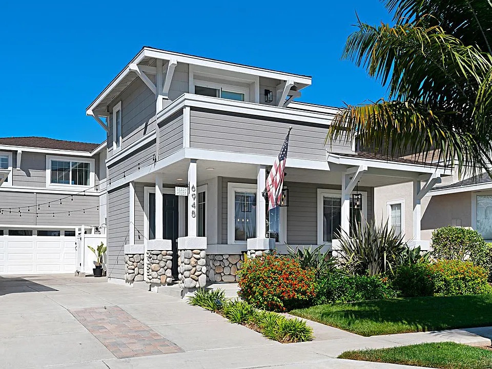 6945 Catamaran Dr