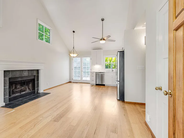 558 Beresford Ave — Photo 5