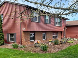 126 Laura Ln, Brockport, NY 14420