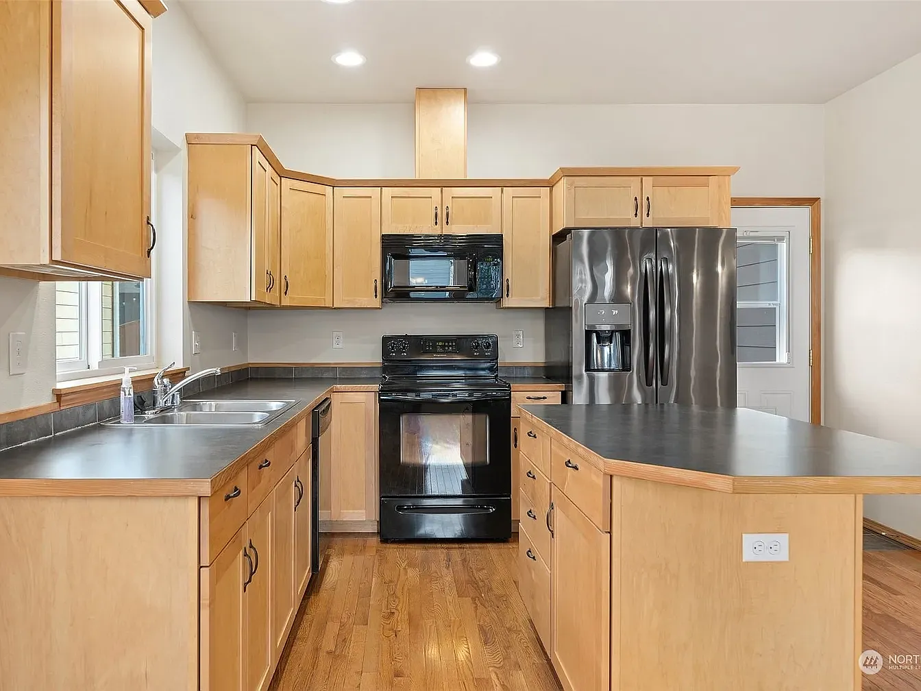 3 bed, 1522 sqft, $2,400 — Photo 2