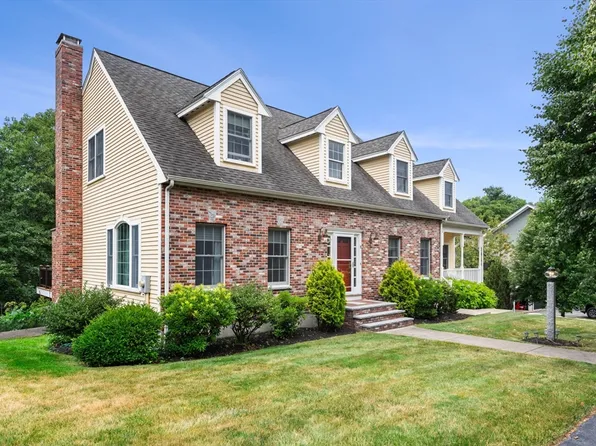 11 Castle Clare Cir, Wakefield, MA 01880
