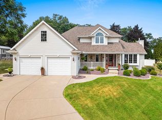1136 Chapel Hill Cir, Green Bay, WI 54313