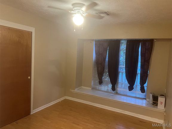 3rd image of 4641 Chartres Ln