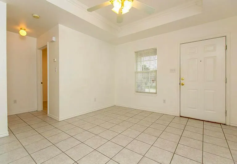 418 Knickerbocker St #2 — Photo 2