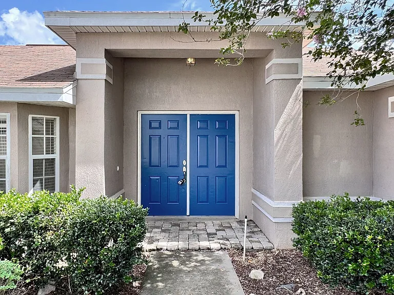332 Cloverdale Rd — Photo 2