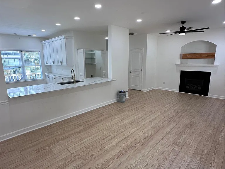 732 Inwood Hill Dr — Photo 2