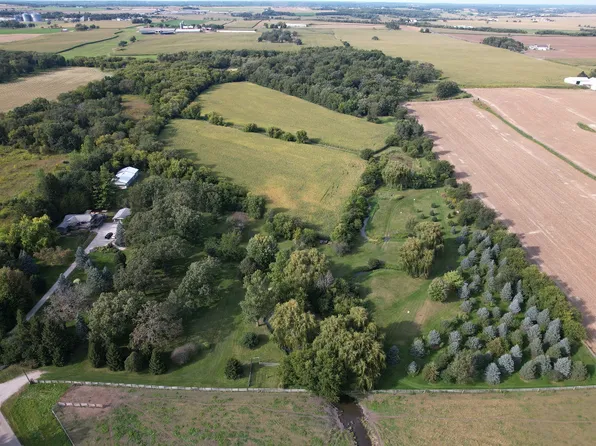 14028 Nichols Rd, Hebron, IL 60034