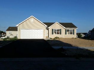 8514 Crooked Bend Rd, Machesney Park, IL 61115