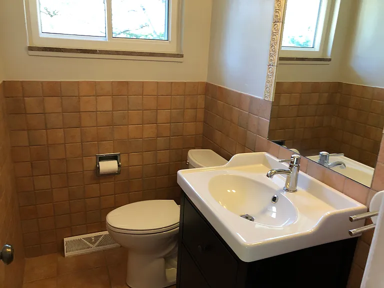 24605 N Cromwell Dr — Photo 22