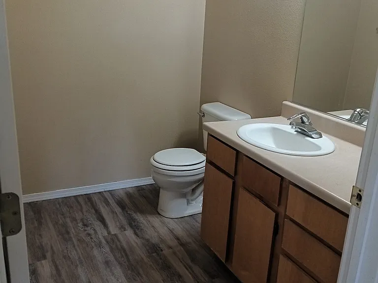 Creekside Apartments — Photo 13