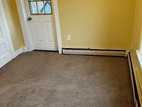 Living room/extra room or office room.