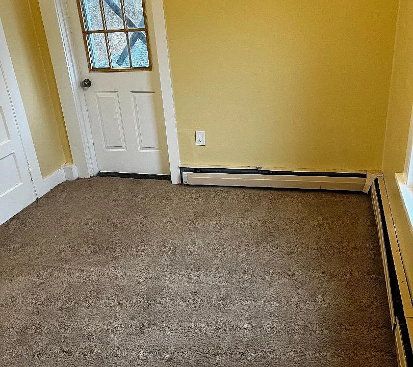 Living room/extra room or office room.