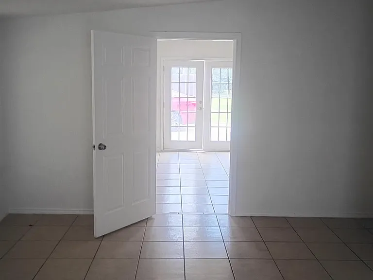 1604 Wilson St — Photo 12