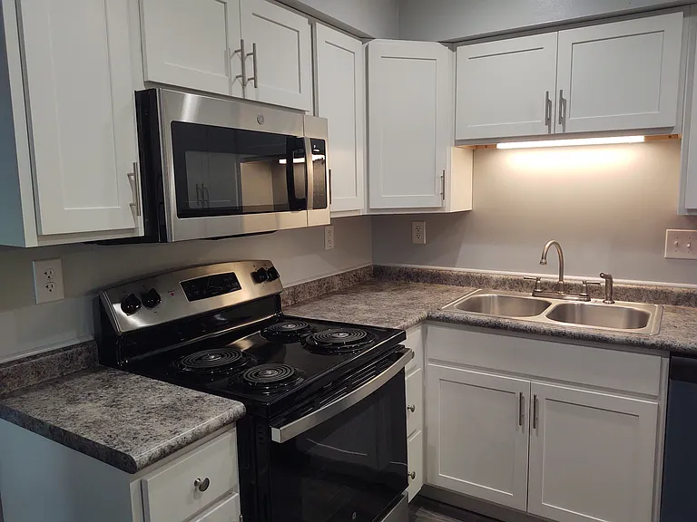 KINGSGATE VILLAGE APARTMENTS — Photo 6