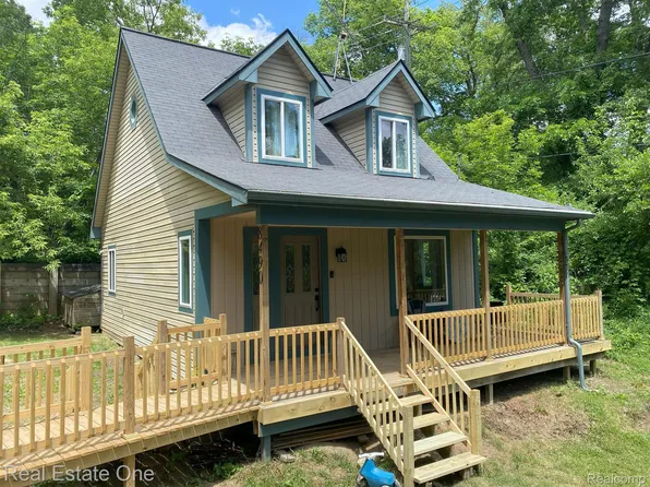 8490 Eaton Rd, Davisburg, MI 48350