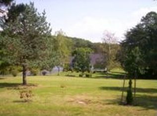 90 Hull Dr, Berkeley Springs, WV 25411