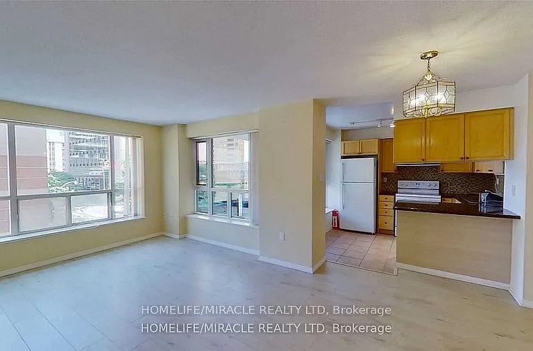 887 Bay St #304 — Photo 7