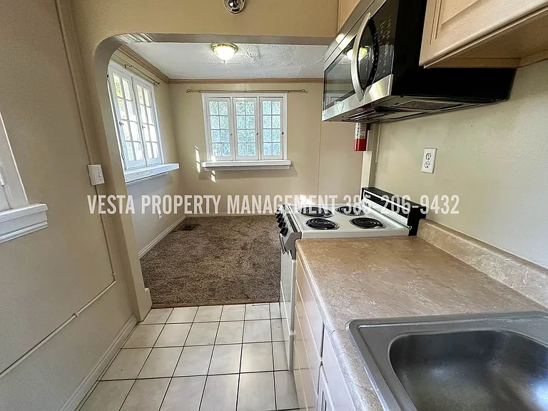 619 20th St #3 — Photo 5