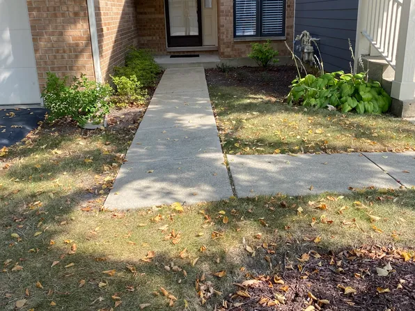 1417 James Ct, Libertyville, IL 60048