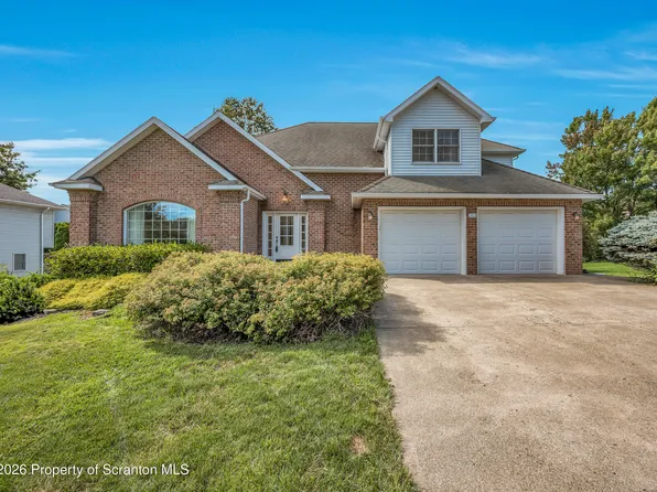 203 Sean Dr, Clarks Summit, PA 18411