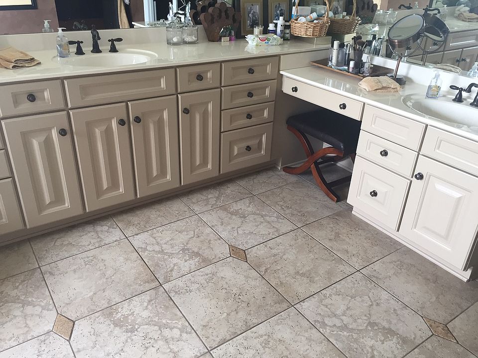 Master bath tile/make up rm