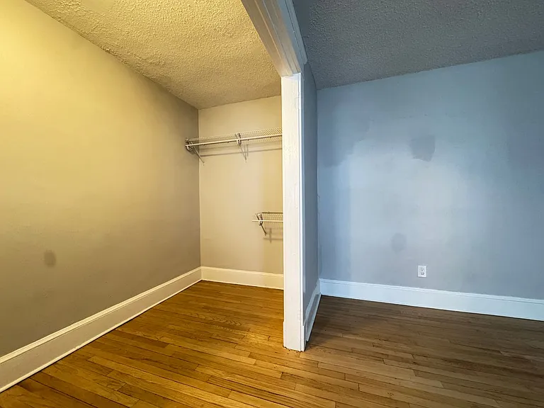 100 Howe Street! — Photo 35