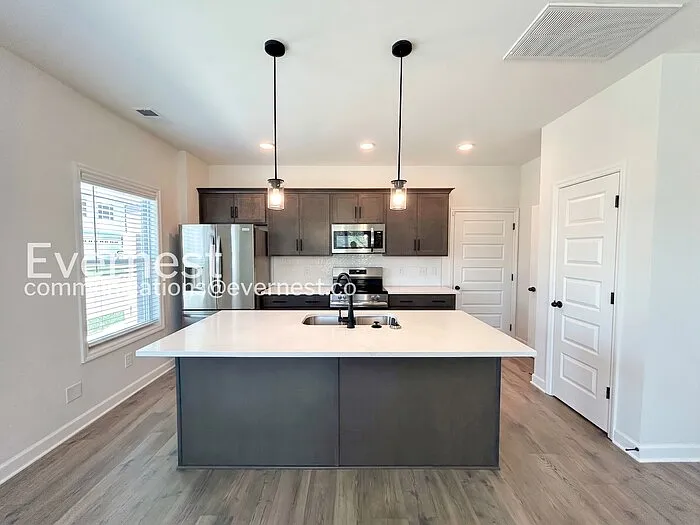 1741 Fenway Loop — Photo 3