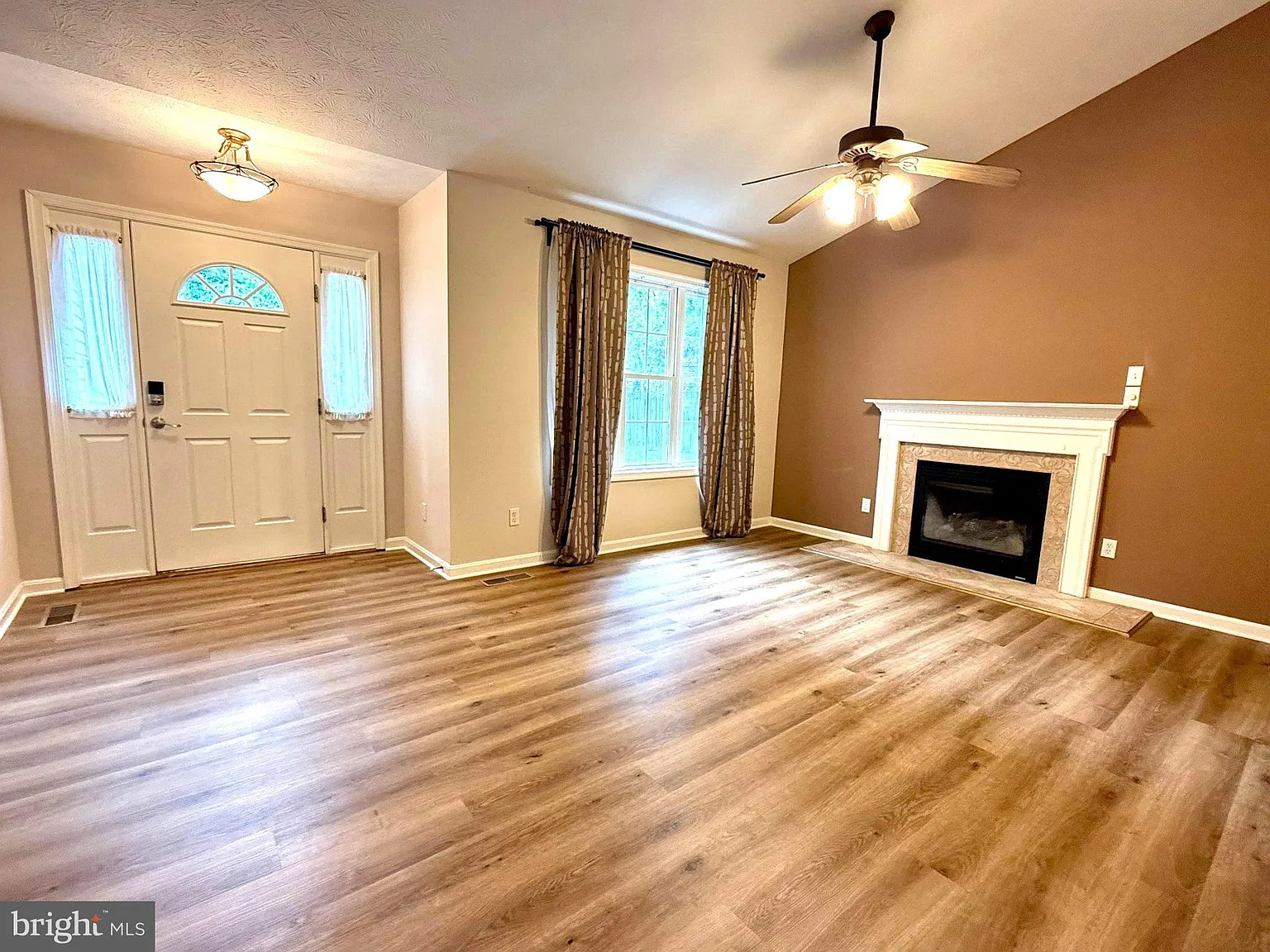 3 bed, 2.0 bath, 1786 sqft, $2,175 — Photo 2