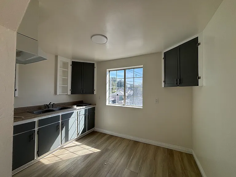 11824 2nd Ave #D — Photo 4
